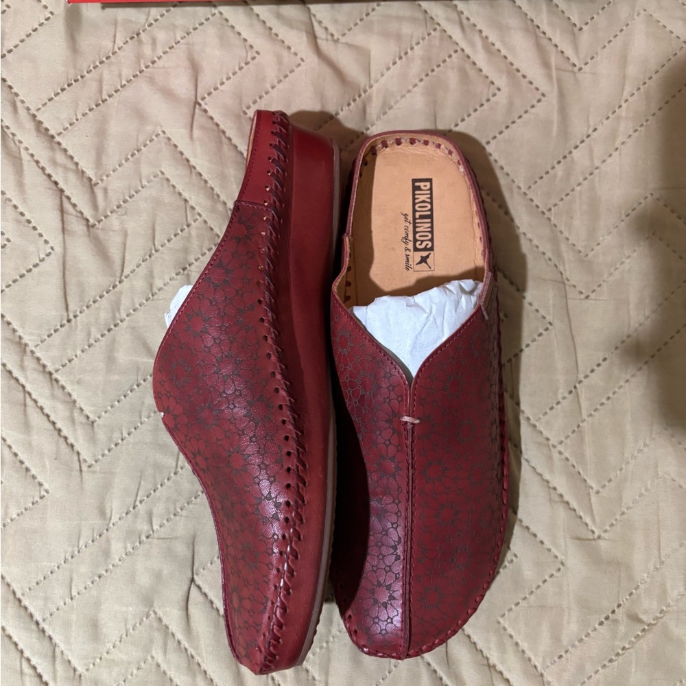 Pikolinos Women’s Red Slip-On Mule